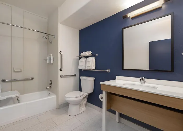 Hotel Spark By Hilton Reid Park 3*